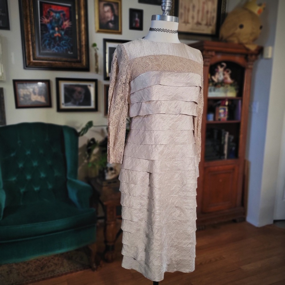 London Times Cocktail Dress Tiered Champagne Lace Sleeve Sheath Midi Size 10